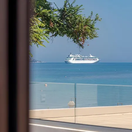 Kavo Seaside Luxury Apartment *